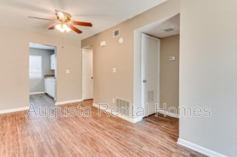 2822 Thomas Ln Apt A - Photo 6 of 21