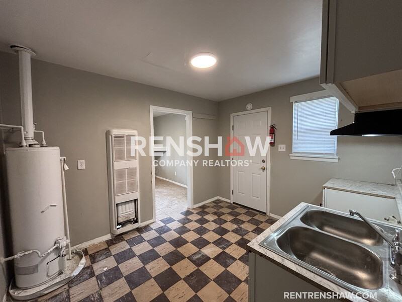 1840 Marjorie St - Photo 3 of 8