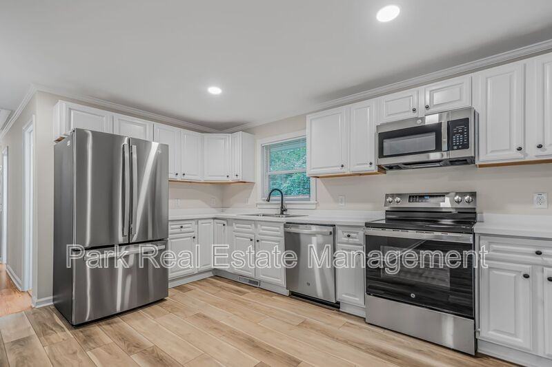 221 Howell St #100A - Photo 5 of 25