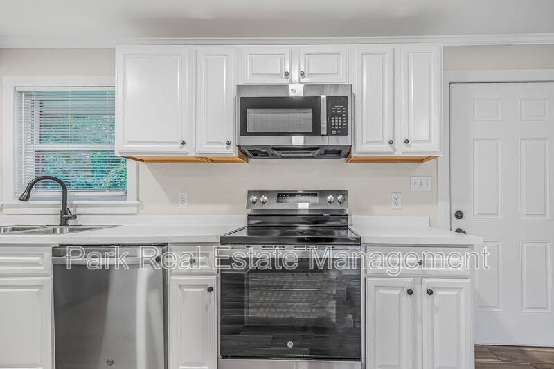 221 Howell St #100A - Photo 6 of 25