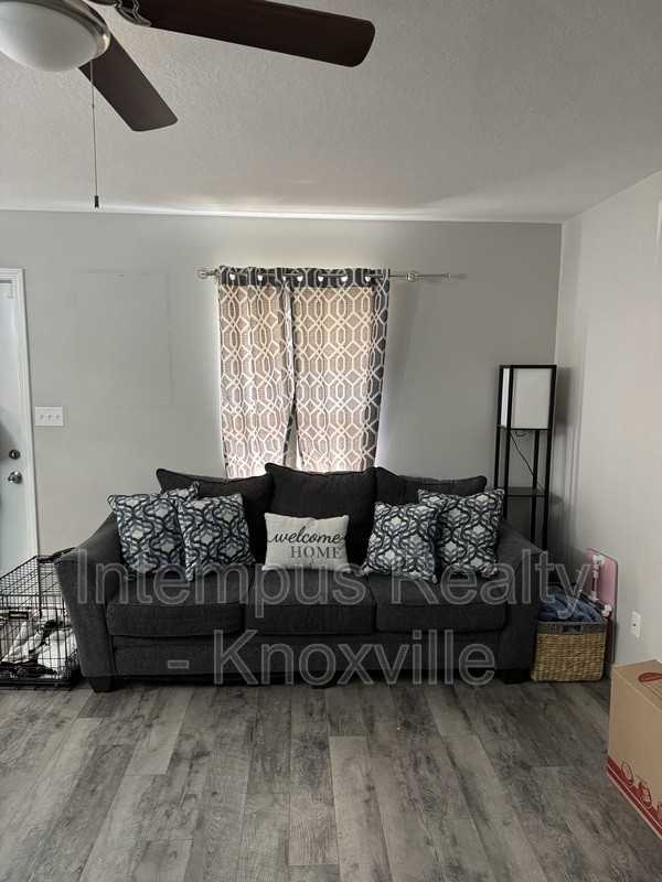 2419 E Glenwood Ave - Photo 2 of 28