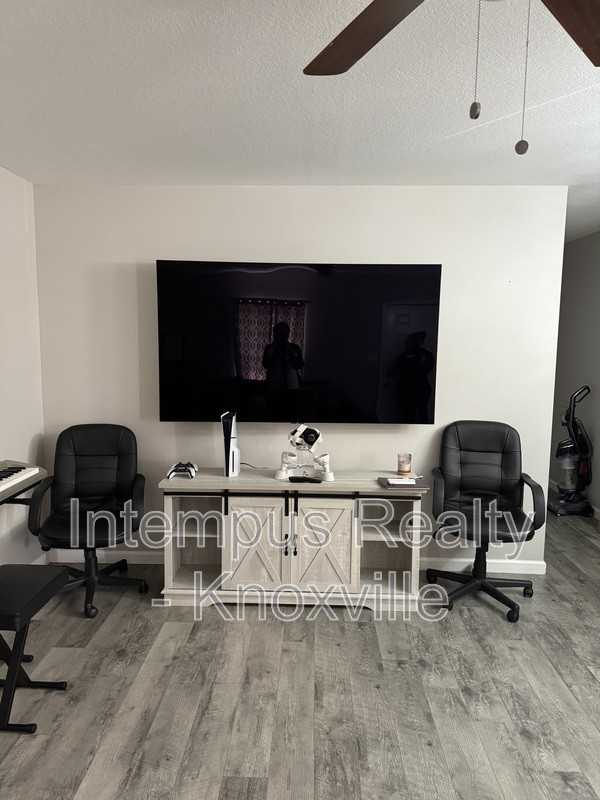 2419 E Glenwood Ave - Photo 4 of 28