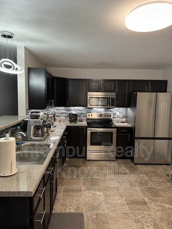 2419 E Glenwood Ave - Photo 5 of 28