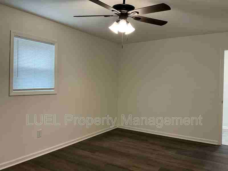 1050 Bedford Ave - Photo 2 of 8