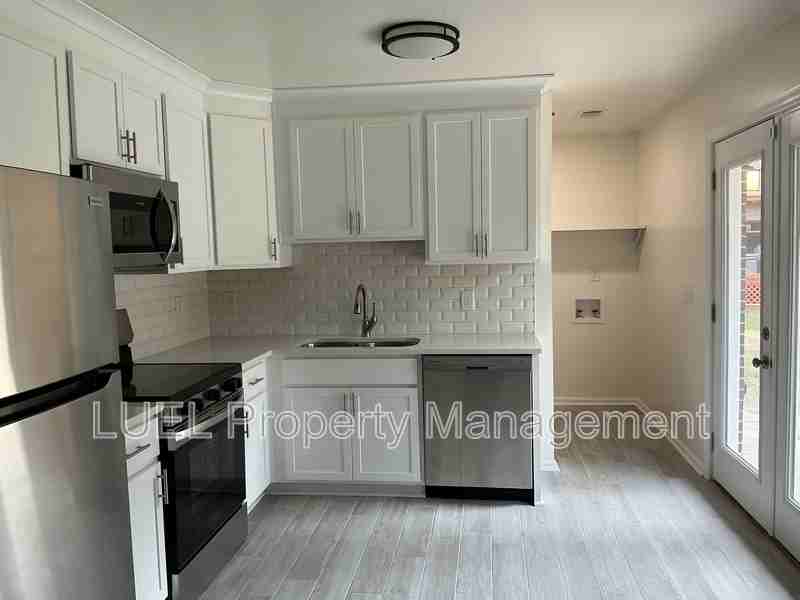 1050 Bedford Ave - Photo 4 of 8