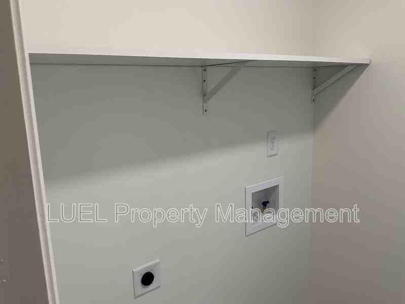 1050 Bedford Ave - Photo 5 of 8