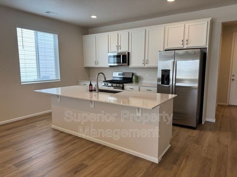 981 Sandhill St - Photo 5 of 17