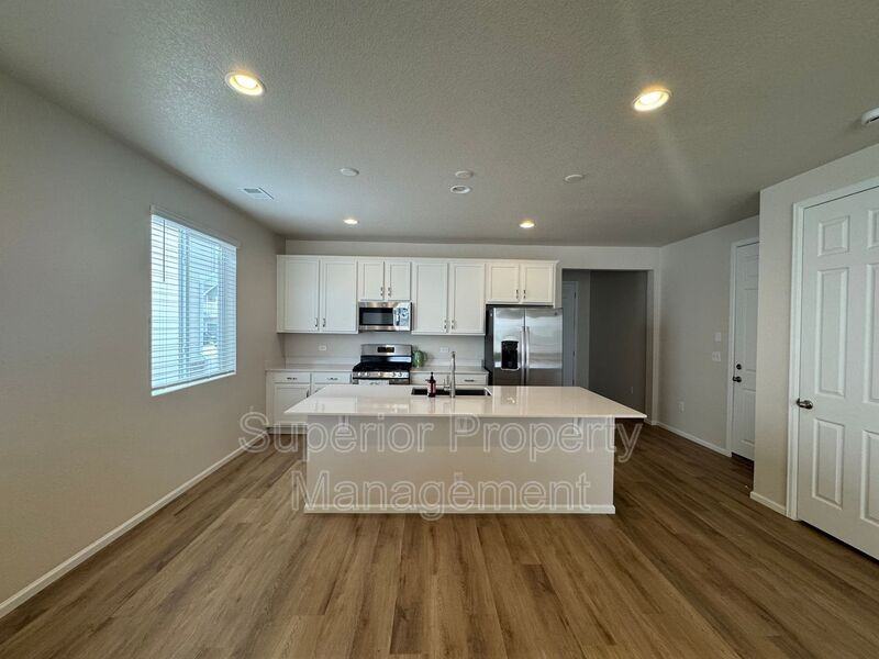 981 Sandhill St - Photo 6 of 17