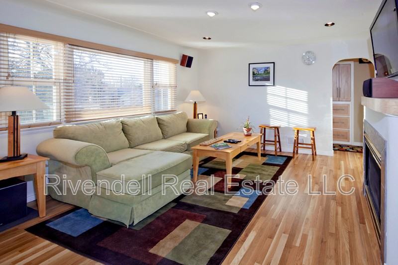 1230 Havana St - Photo 4 of 21