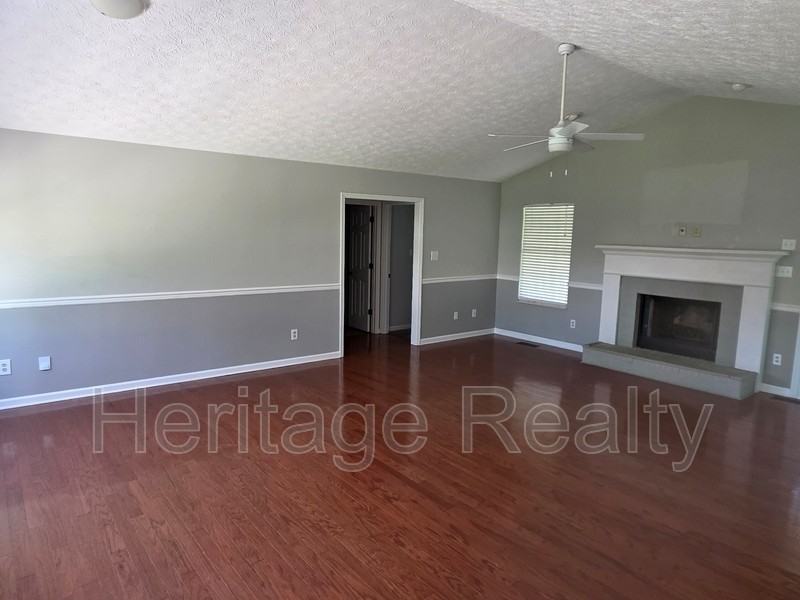 5509 Springridge Ln - Photo 4 of 7