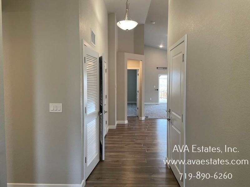 2403 Sunrise Ln - Photo 3 of 23