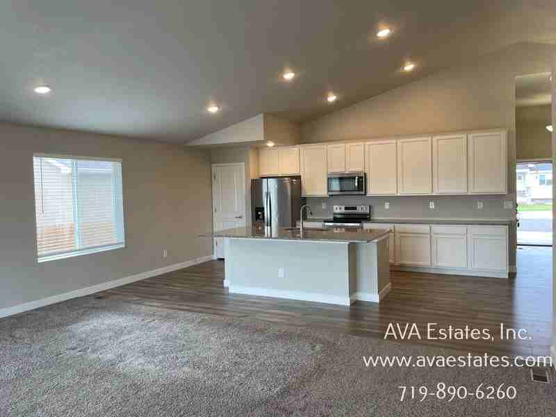 2403 Sunrise Ln - Photo 4 of 23