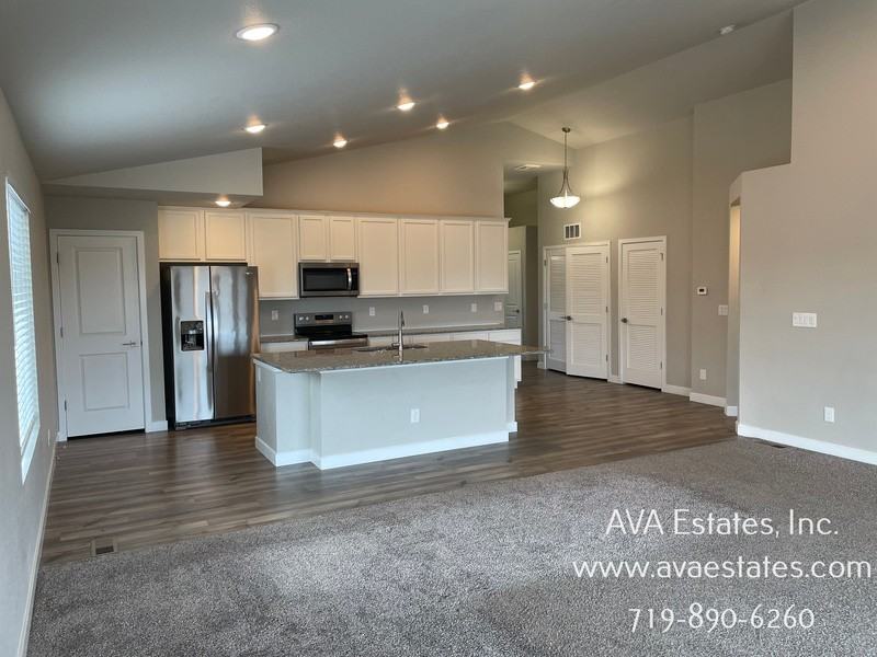 2403 Sunrise Ln - Photo 5 of 23