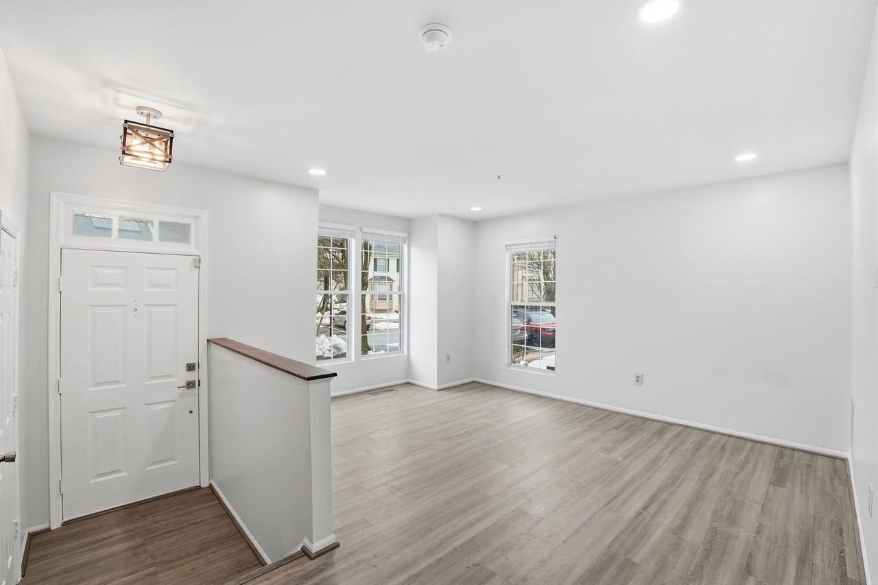 10718 Kitchener Ct - Photo 3 of 46