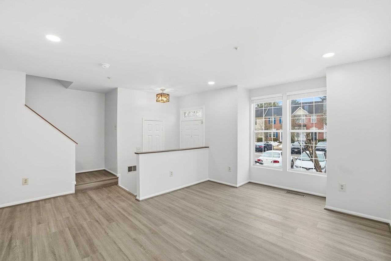 10718 Kitchener Ct - Photo 5 of 46