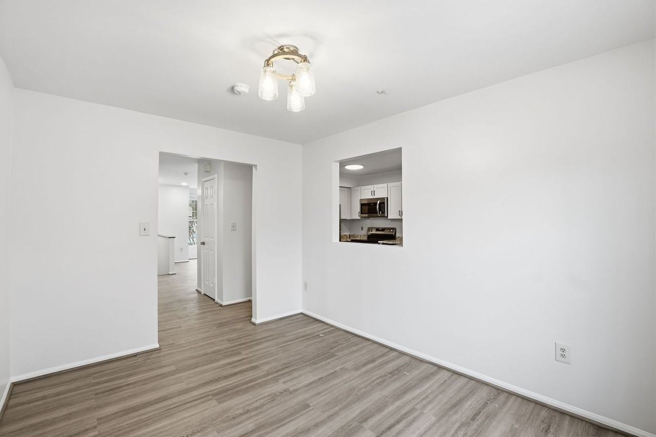 10718 Kitchener Ct - Photo 7 of 46