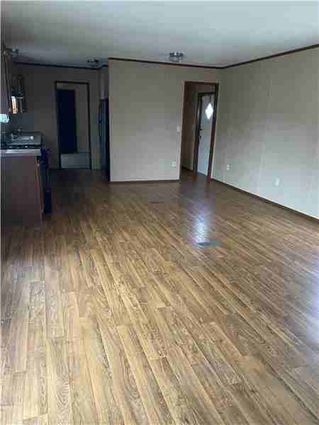 123 Oxford Ln - Photo 2 of 7