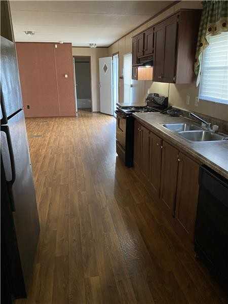 123 Oxford Ln - Photo 3 of 7