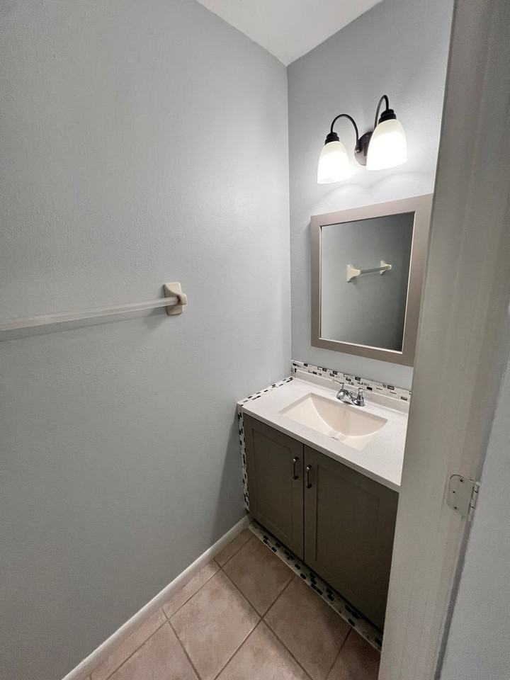 920 Conecta Dr - Photo 5 of 9