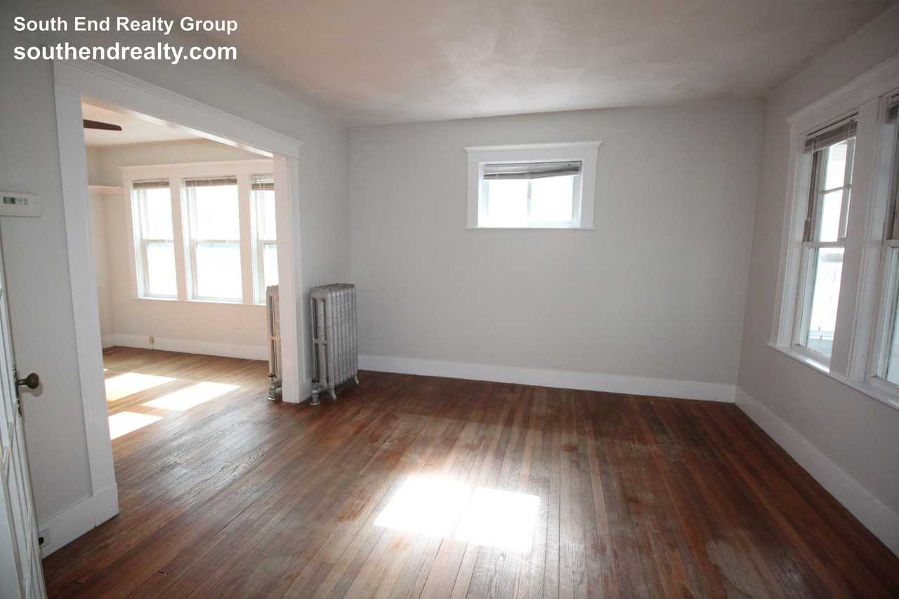 61 Foster St - Photo 3 of 20