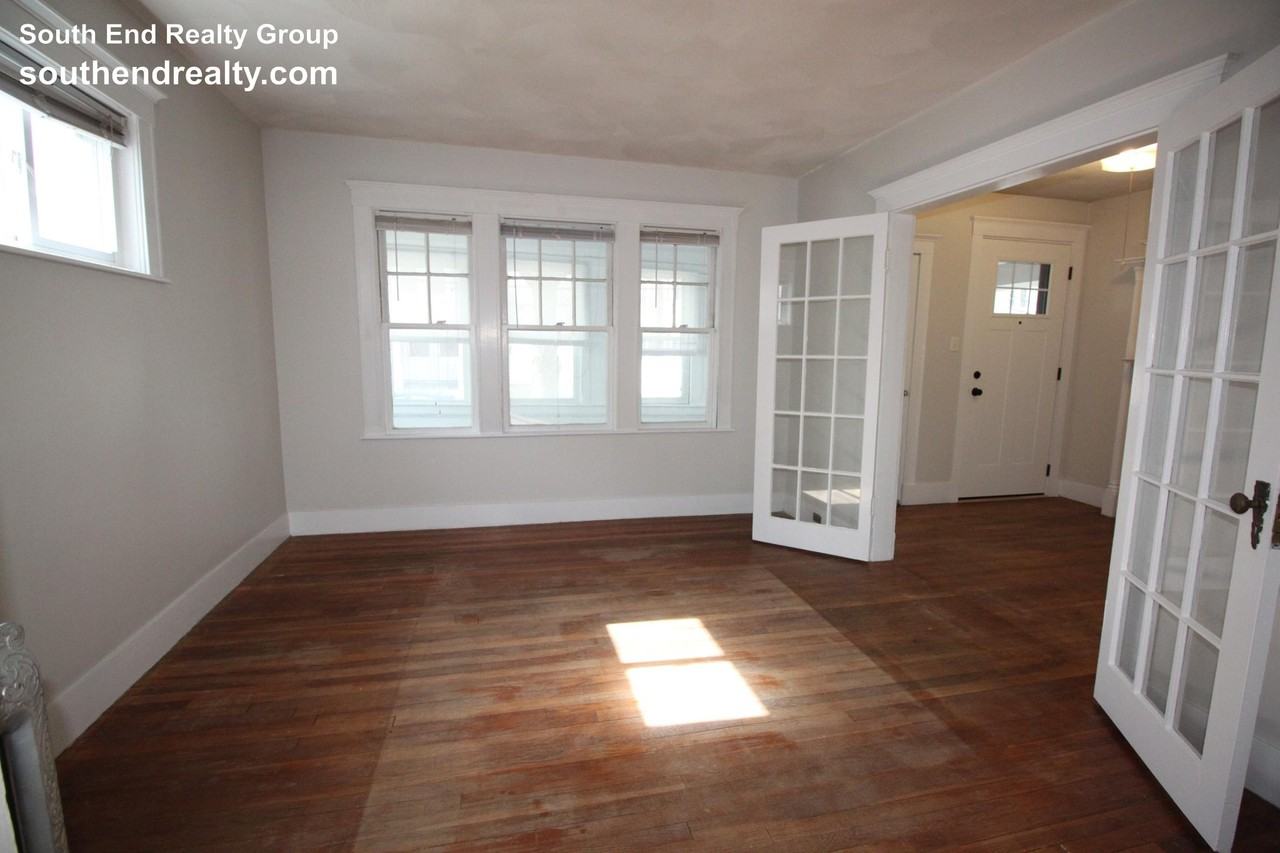 61 Foster St - Photo 7 of 20