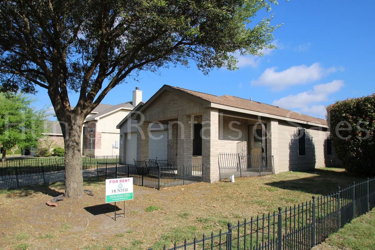 505 E Vega Ln - Photo 2 of 27