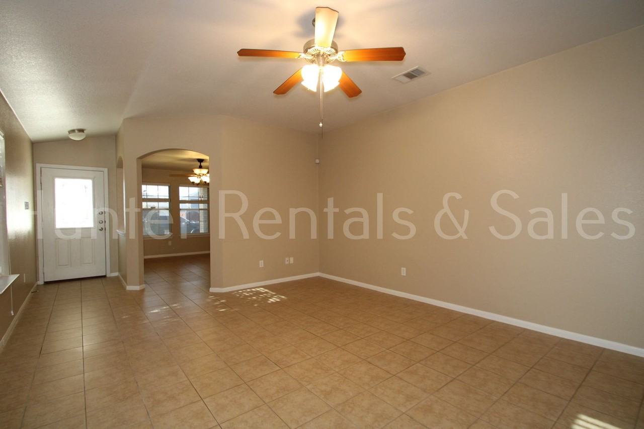 505 E Vega Ln - Photo 3 of 27