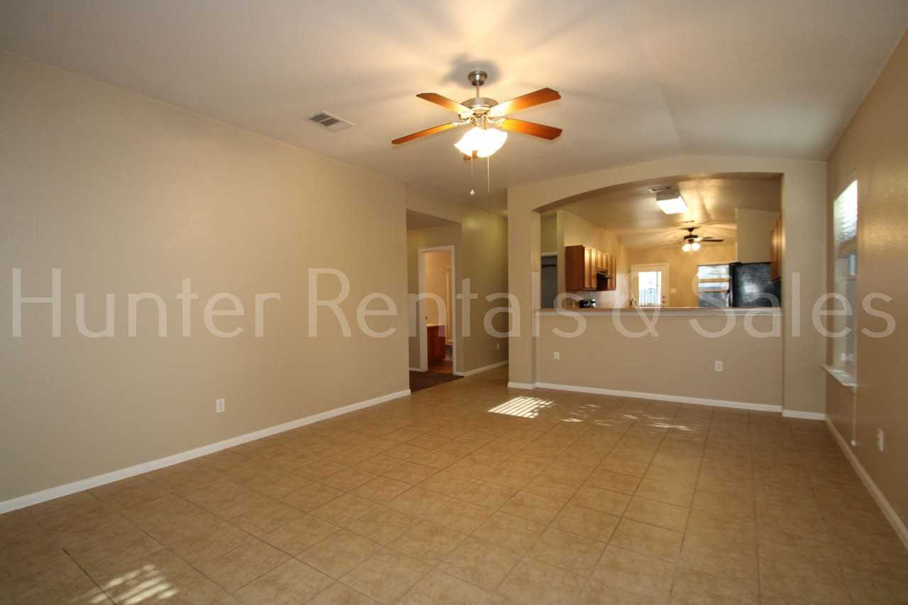 505 E Vega Ln - Photo 4 of 27
