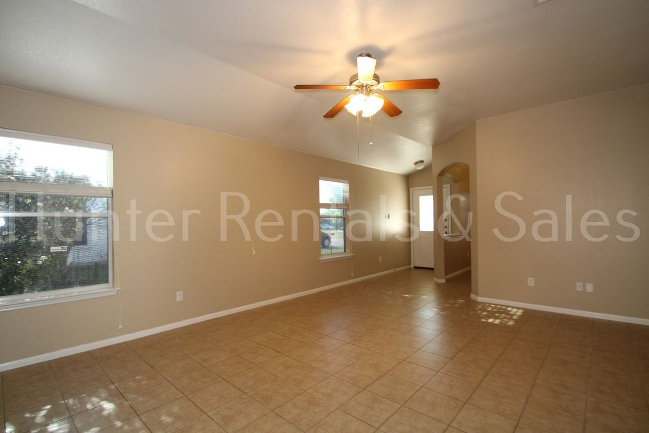 505 E Vega Ln - Photo 6 of 27