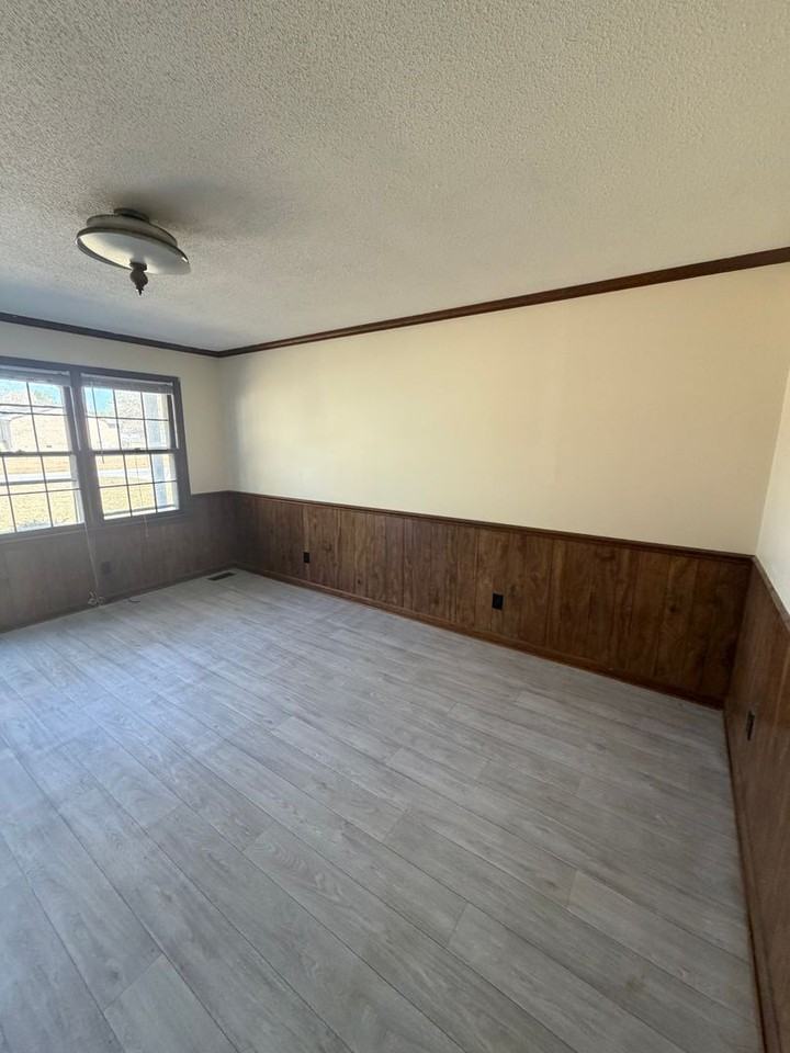 3155 Lakewood Dr - Photo 2 of 7