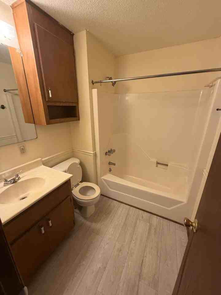 3155 Lakewood Dr - Photo 3 of 7