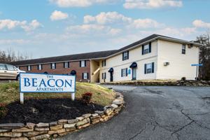 featured image of 1 Hatteras Ct