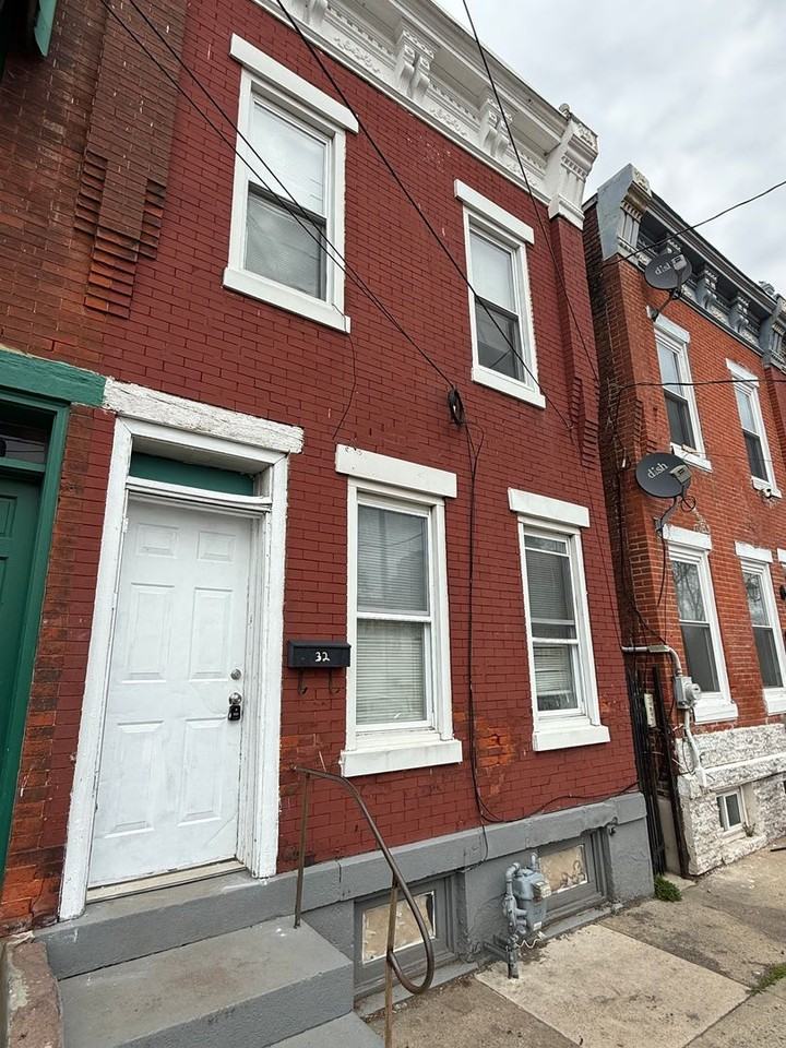 32 Commerce St - Photo 2 of 18