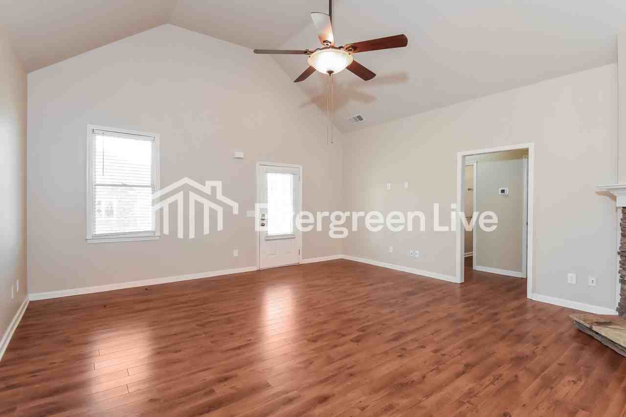 112 Covington Dr - Photo 4 of 15