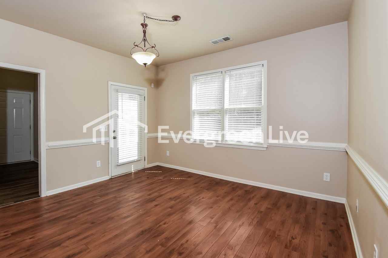 112 Covington Dr - Photo 5 of 15