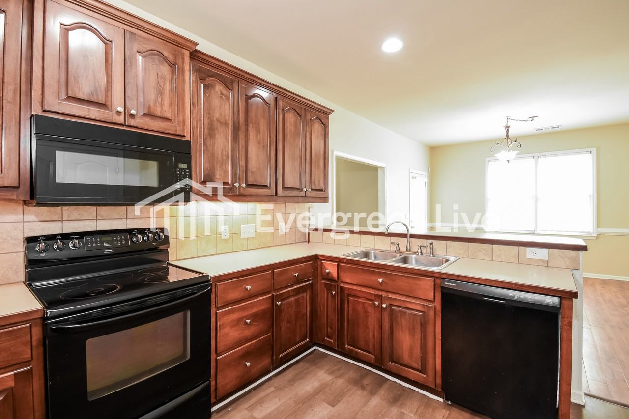 112 Covington Dr - Photo 6 of 15