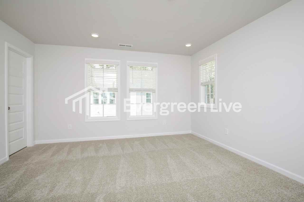 542 Hodge Rd - Photo 7 of 15
