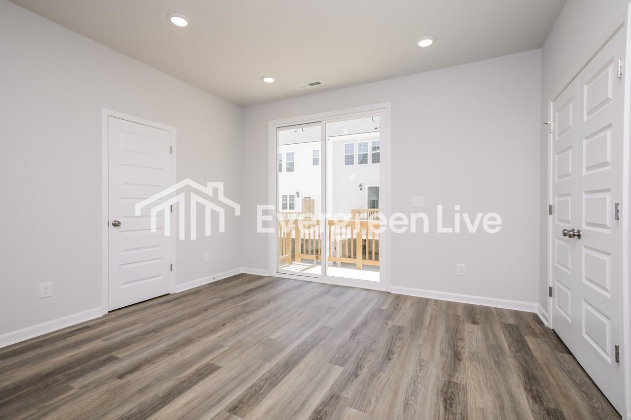 562 Hodge Rd - Photo 5 of 16