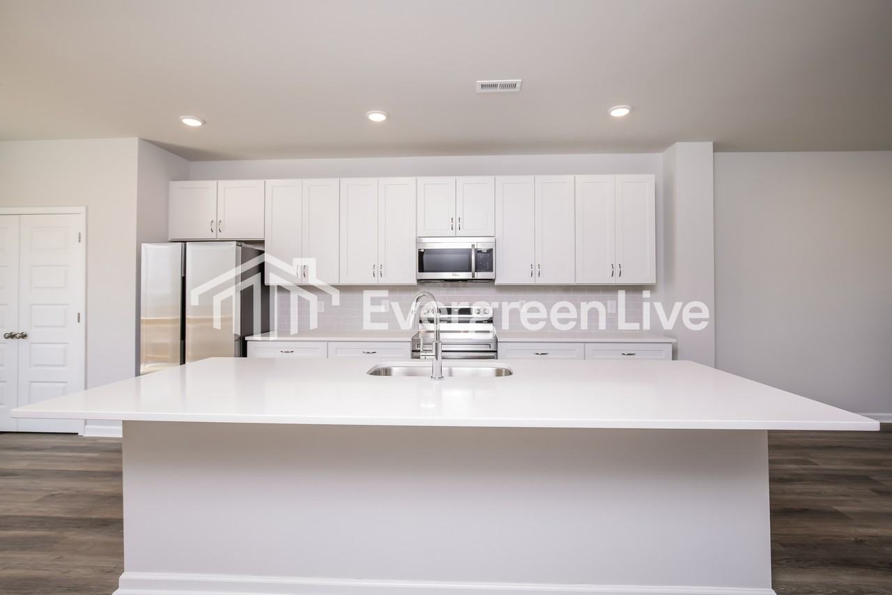 562 Hodge Rd - Photo 6 of 16
