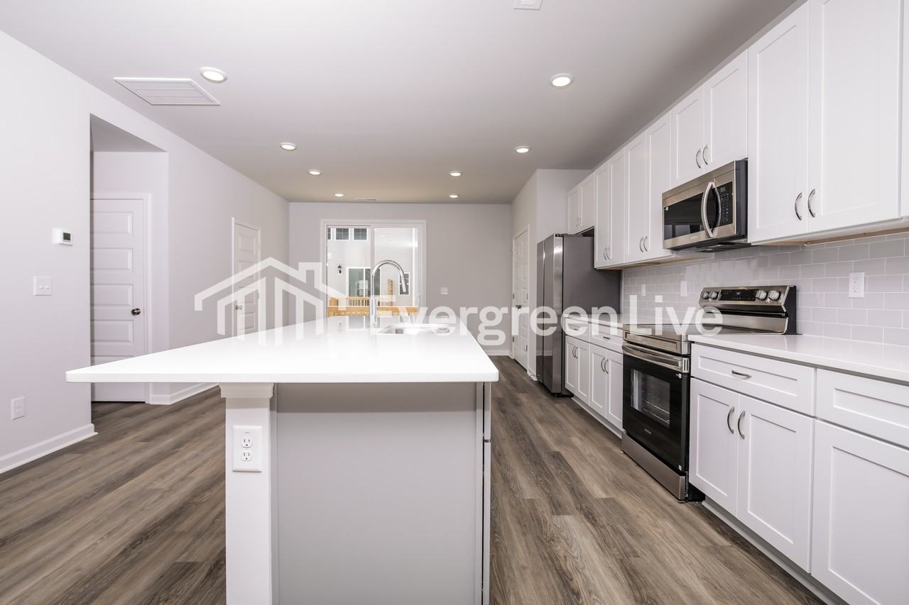 562 Hodge Rd - Photo 7 of 16