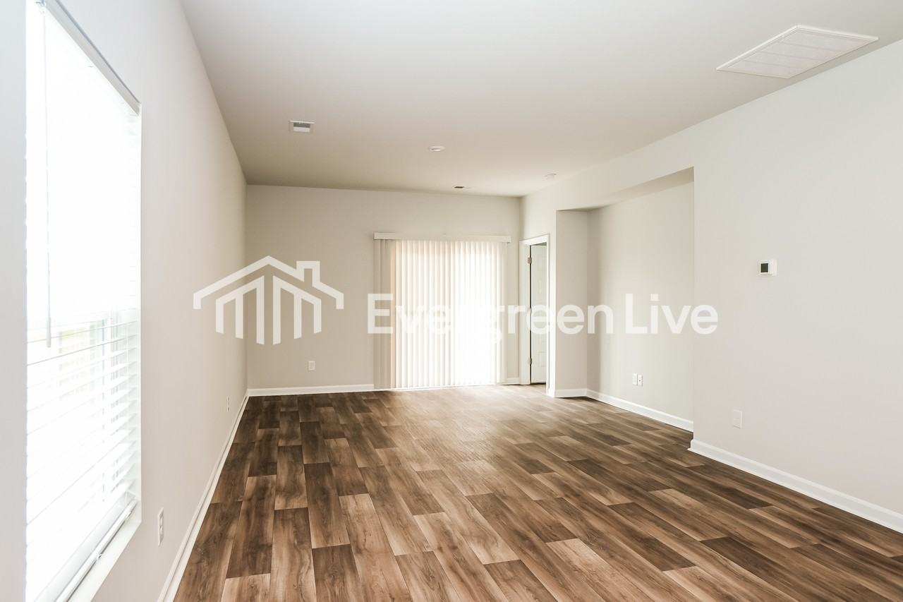 372 Pine Crest View Dr - Photo 3 of 16
