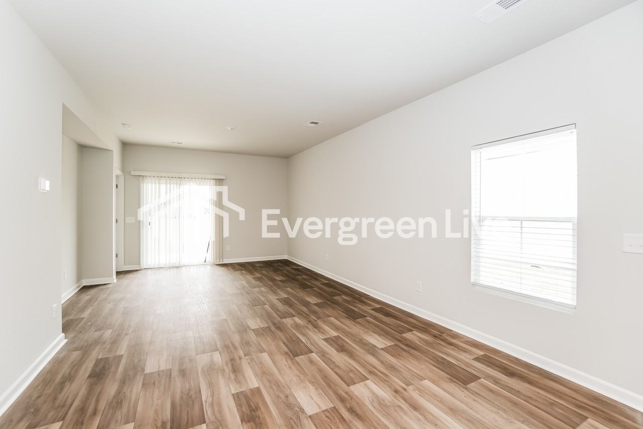 364 Pine Crest View Dr - Photo 2 of 15