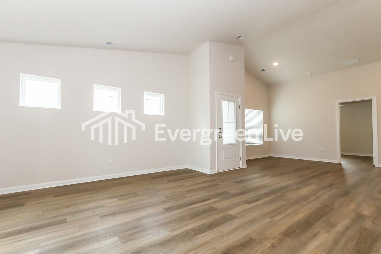 2275 Courtina Way - Photo 3 of 15