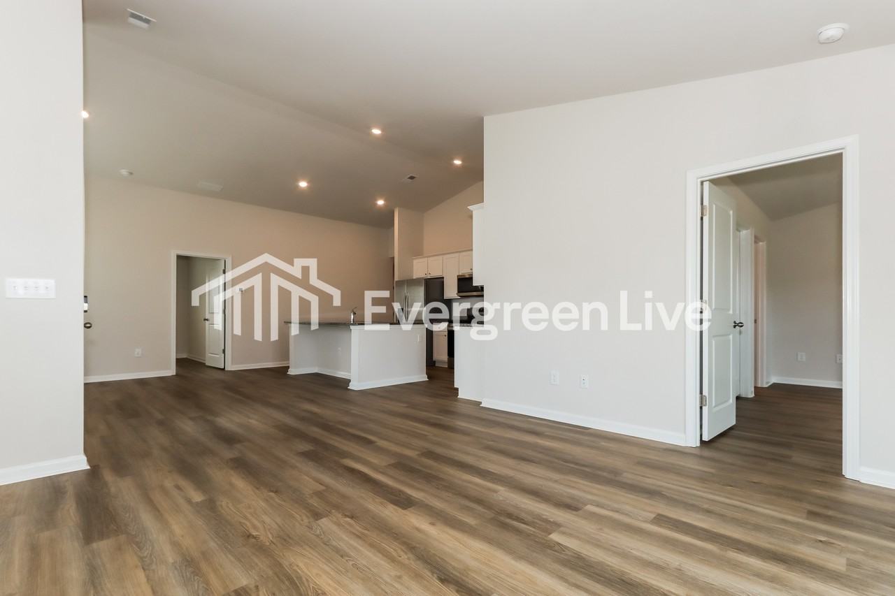 2275 Courtina Way - Photo 4 of 15