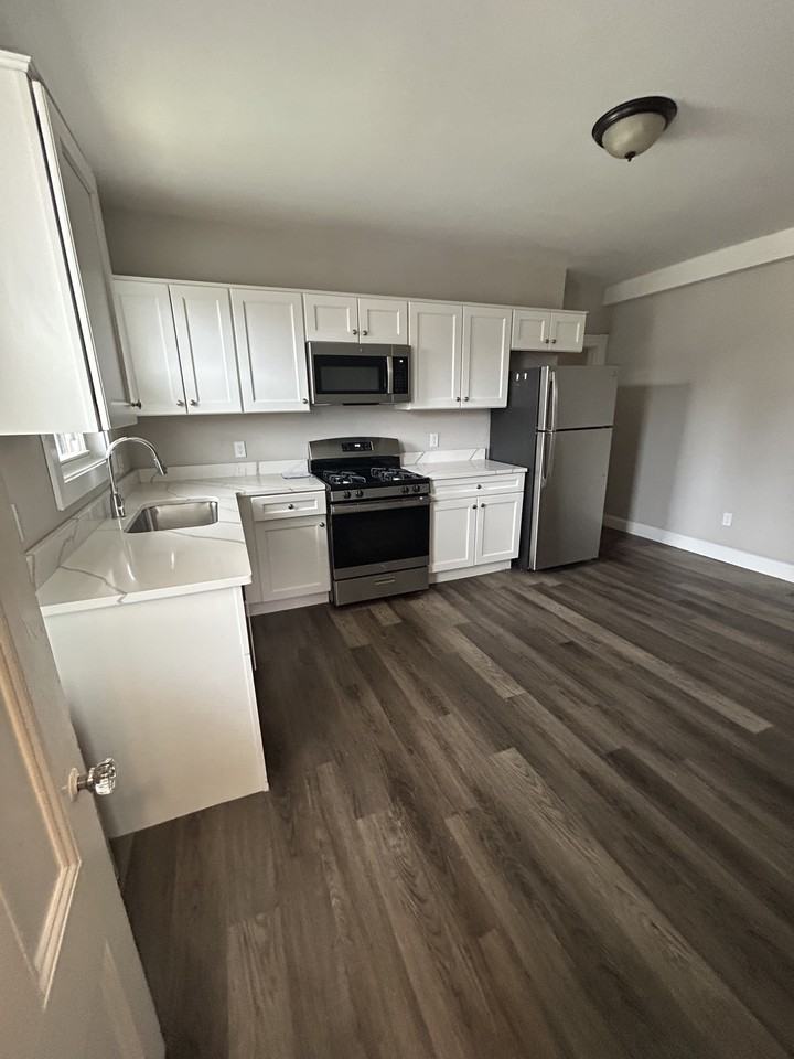 666 Metropolitan Ave #3 - Photo 7 of 10