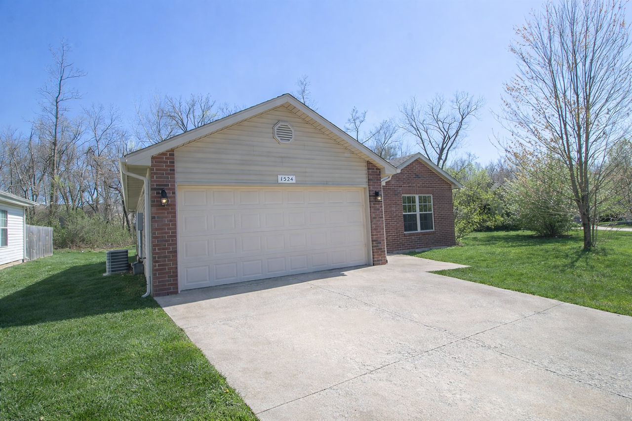 1524 Bodie Dr - Photo 2 of 35