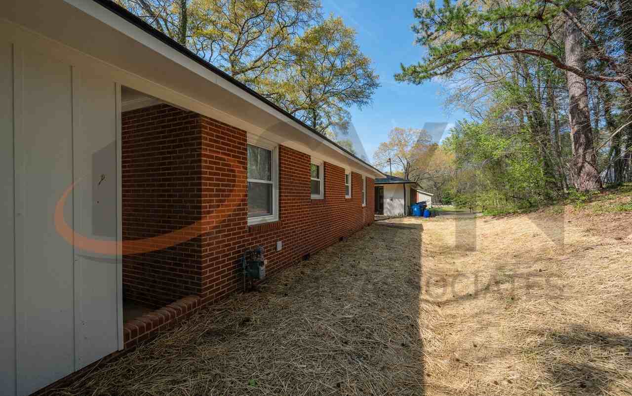 2911 Beechwood Dr - Photo 3 of 16
