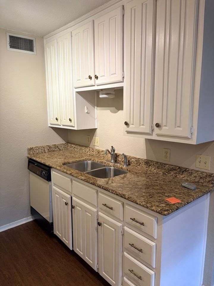 1421 S 12th St #213 - Photo 4 of 8
