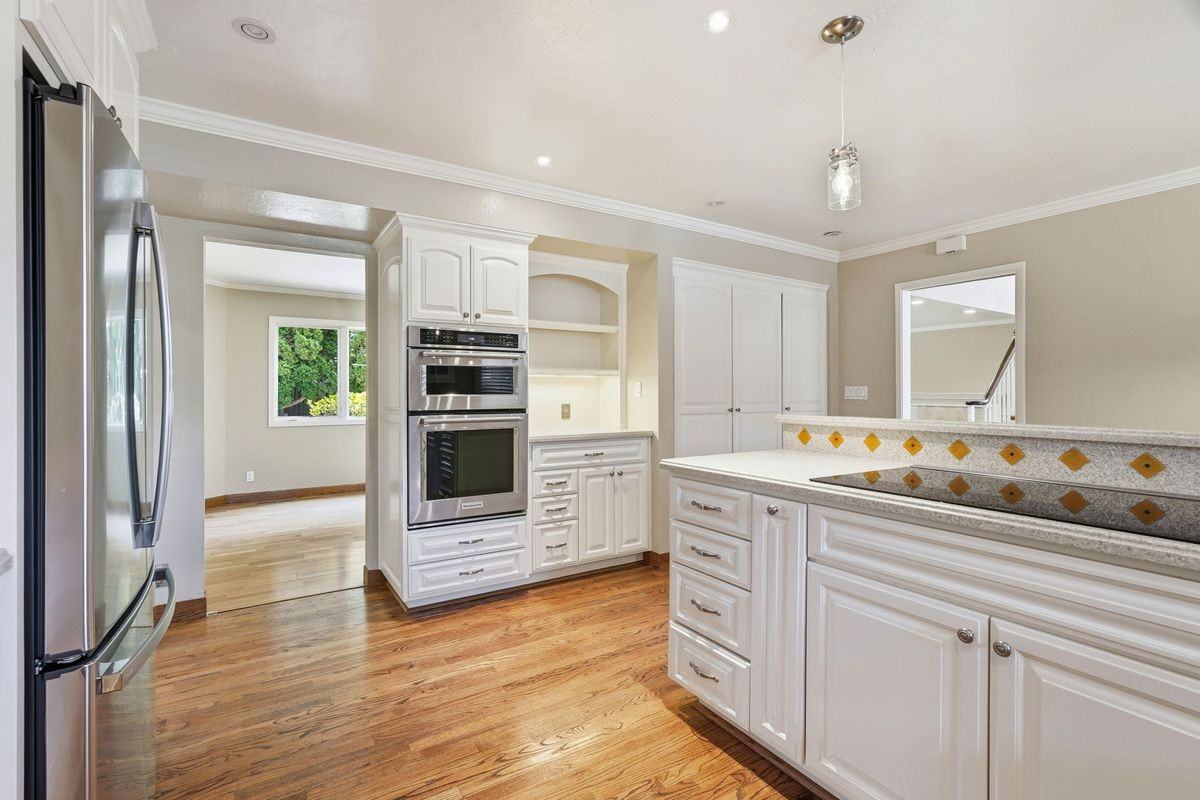 12456 Newport Ct - Photo 5 of 50