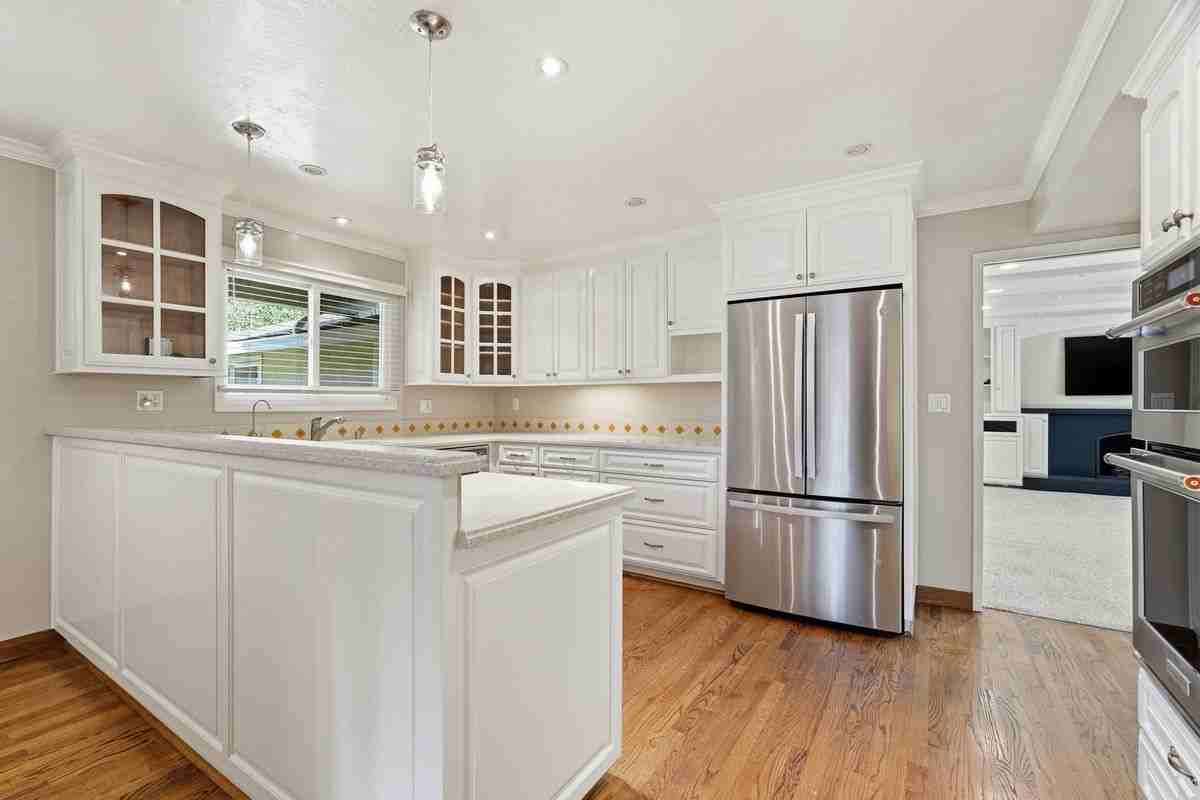 12456 Newport Ct - Photo 7 of 50